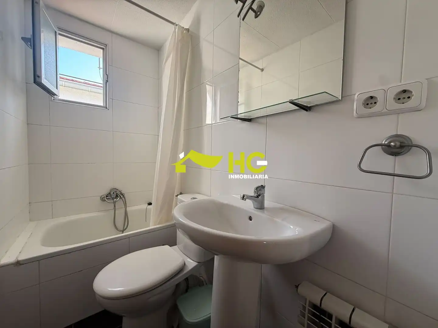 Bathroom of Flat for rent in Villaviciosa de Odón  with Air Conditioner, Heating and Furnished
