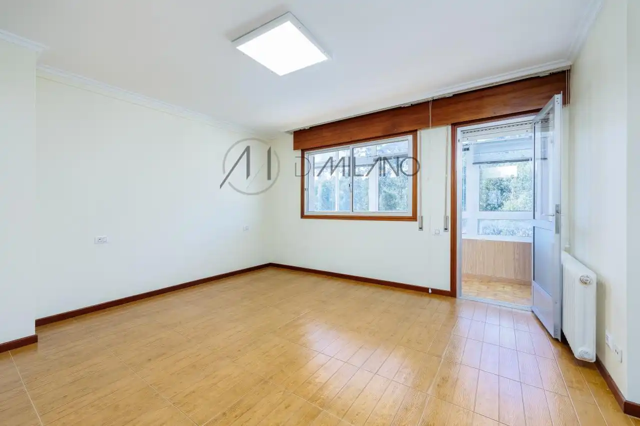 Sala de estar de Casa o chalet en venta en Vigo  con Calefacción, Jardín privado y Parquet
