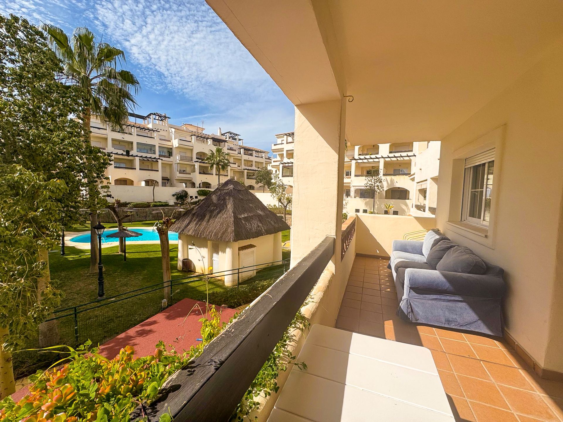 Vista exterior de Apartament en venda en Manilva amb Aire condicionat, Calefacció i Terrassa