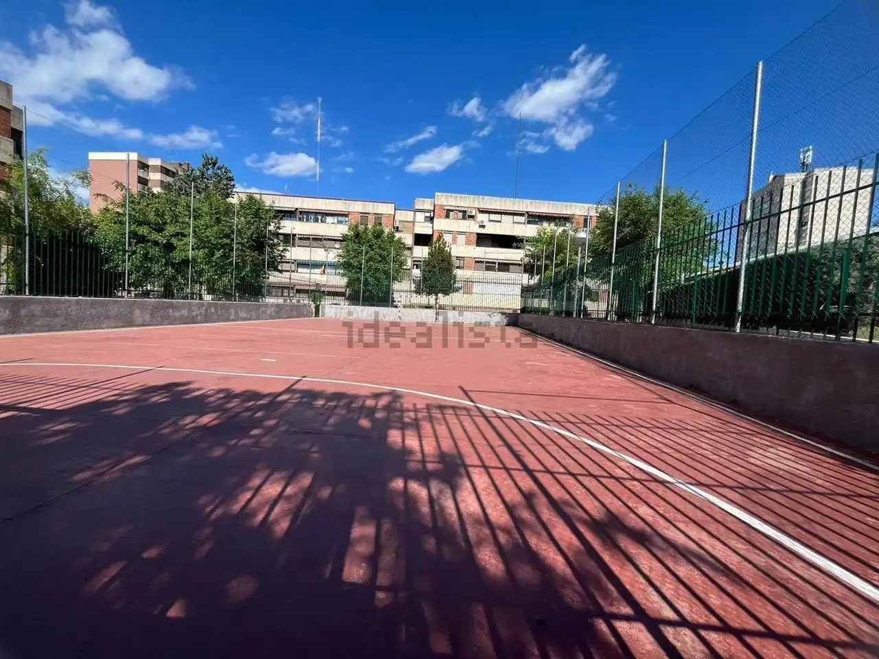 Außenansicht von Wohnung zum Verkauf in Fuenlabrada mit Heizung, Terrasse und Schwimmbad