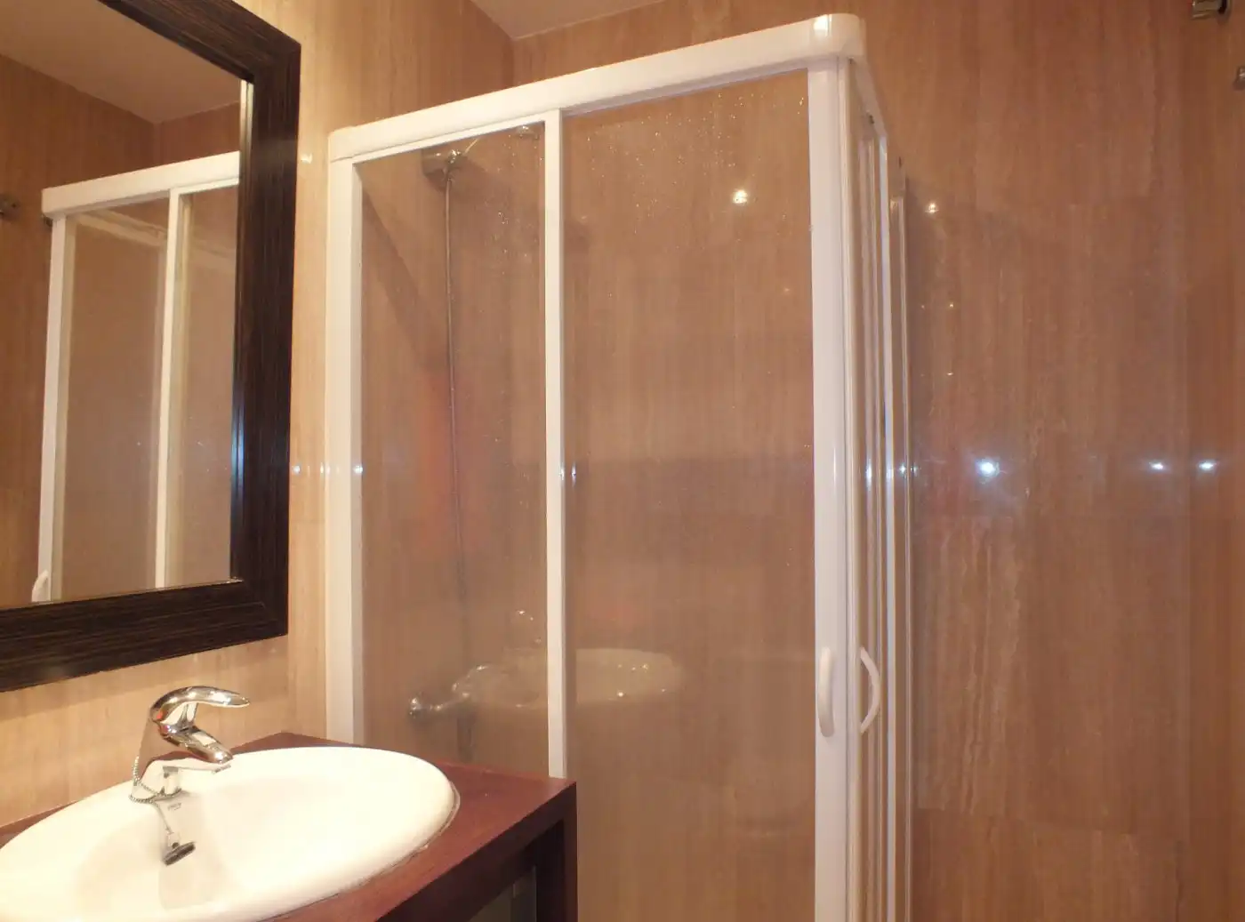 Badezimmer von Wohnung zum Verkauf in Las Palmas de Gran Canaria mit Privatgarten, Terrasse und Möbliert