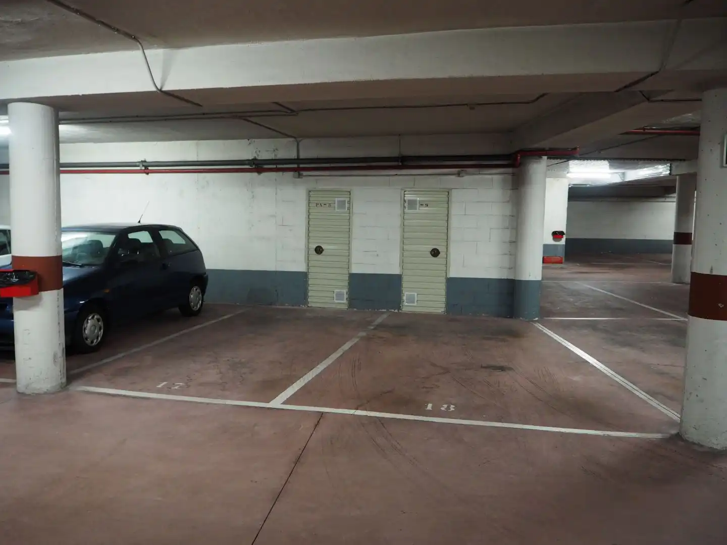 Parking de Garaje de alquiler en Oviedo  con Alarma