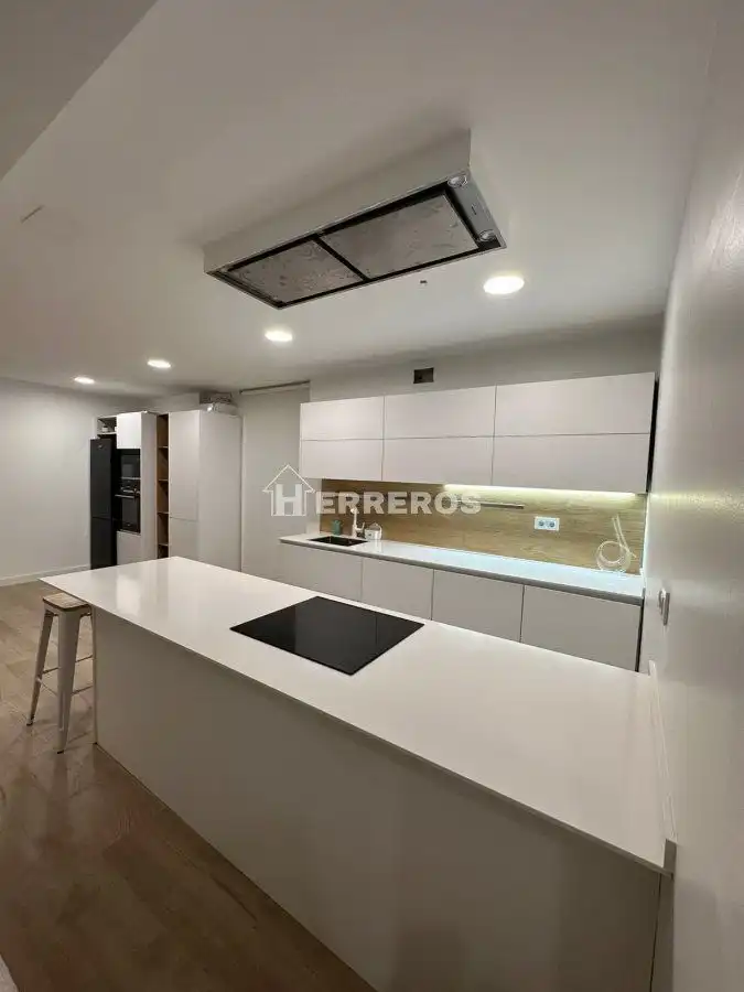 Cuina de Apartament en venda en  Logroño amb Calefacció, Parquet i Moblat