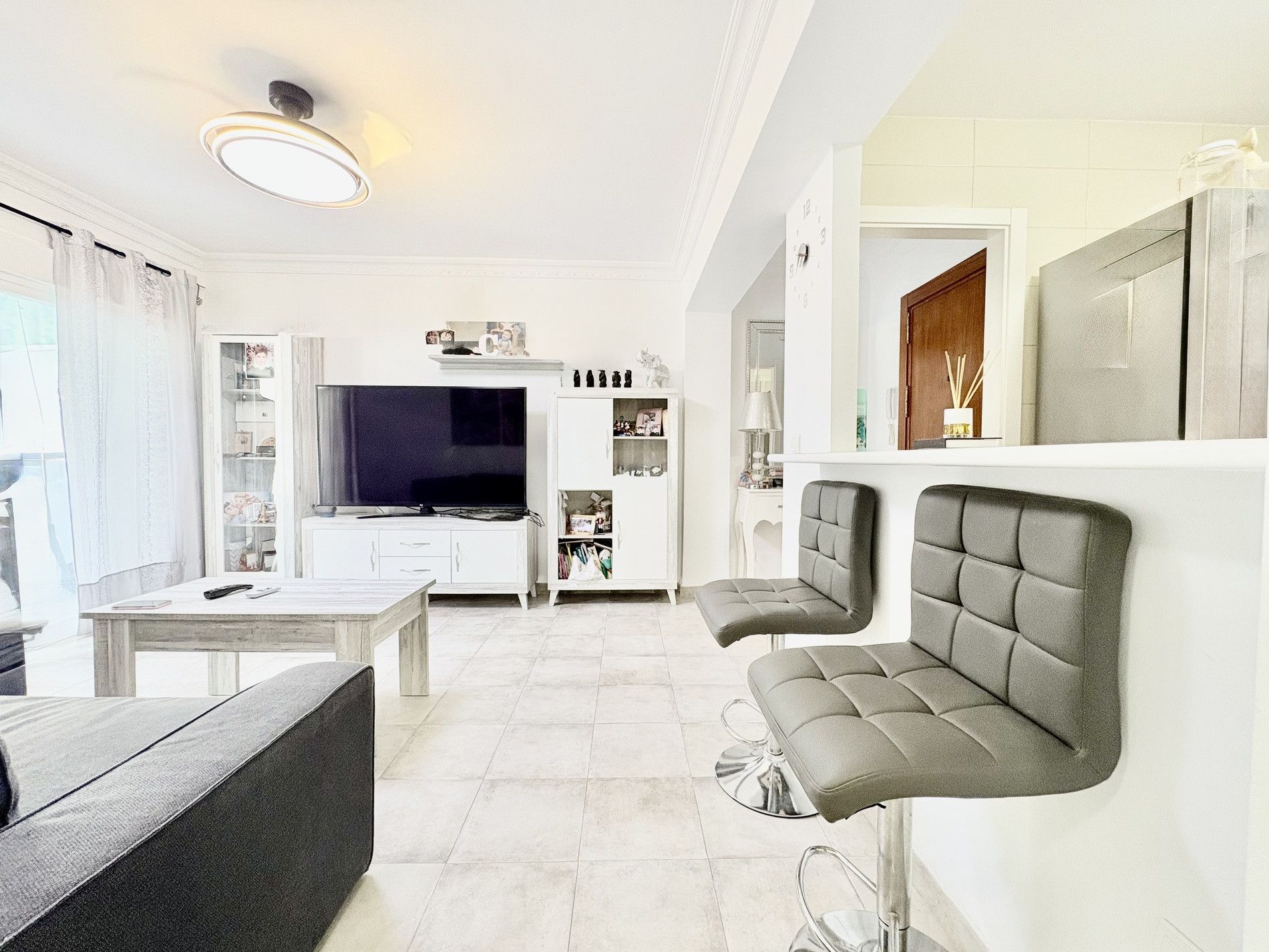 Living room of Apartment for sale in Marbella  with Air Conditioner, Terrace and Balcony