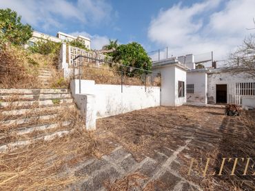 Chalet con jardín en venta en RAFAEL RAFAELY 25