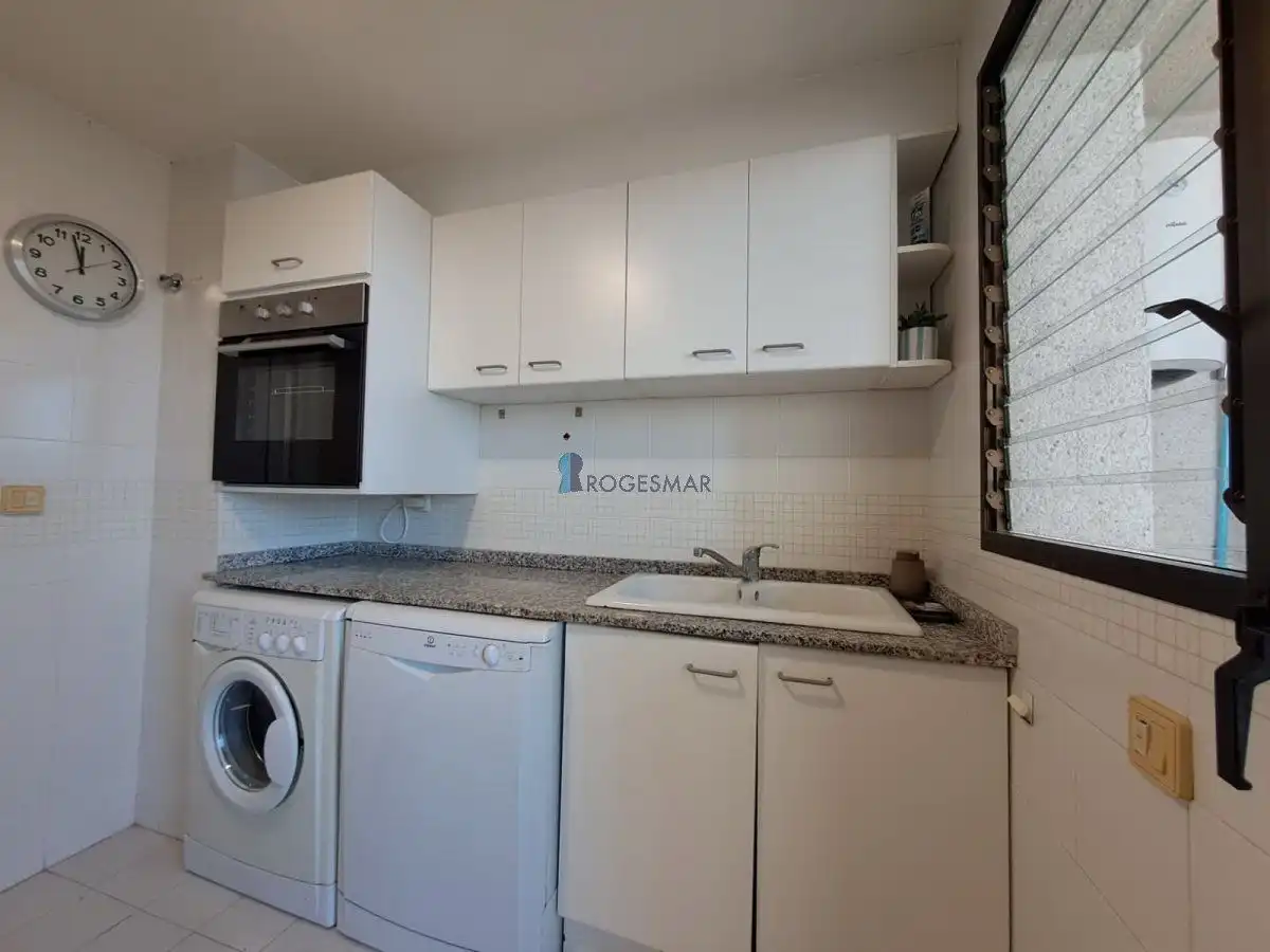 Cocina de Apartamento de alquiler en Benicasim / Benicàssim con Amueblado y Piscina comunitaria