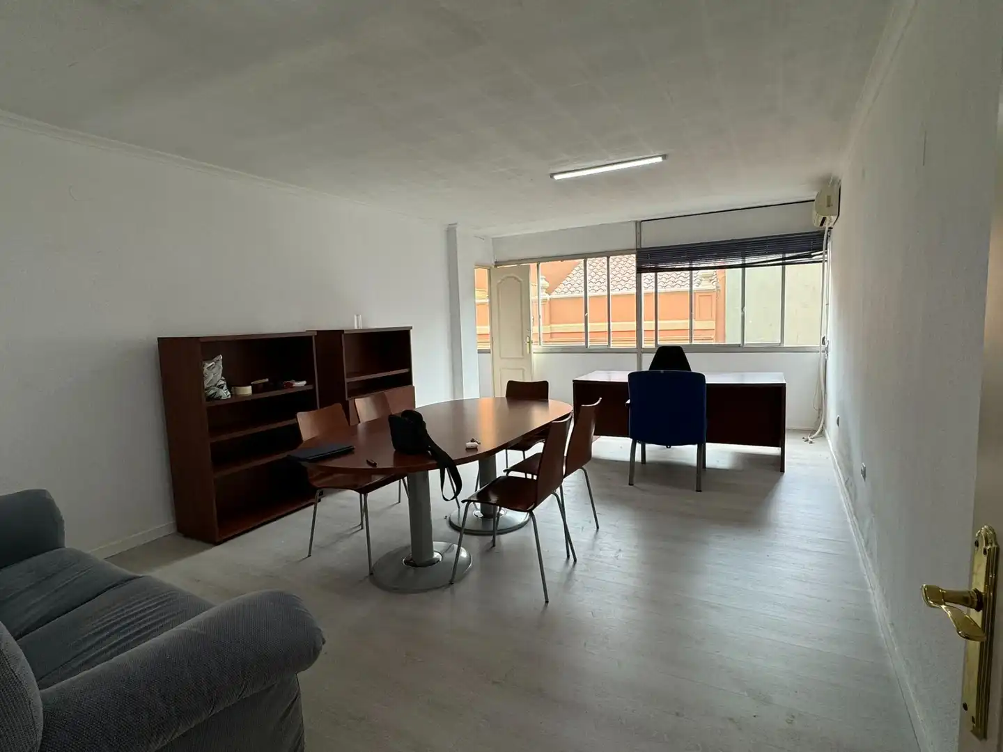 Bureau avec ascenseur à vendre à trinidad grund, imagen 2