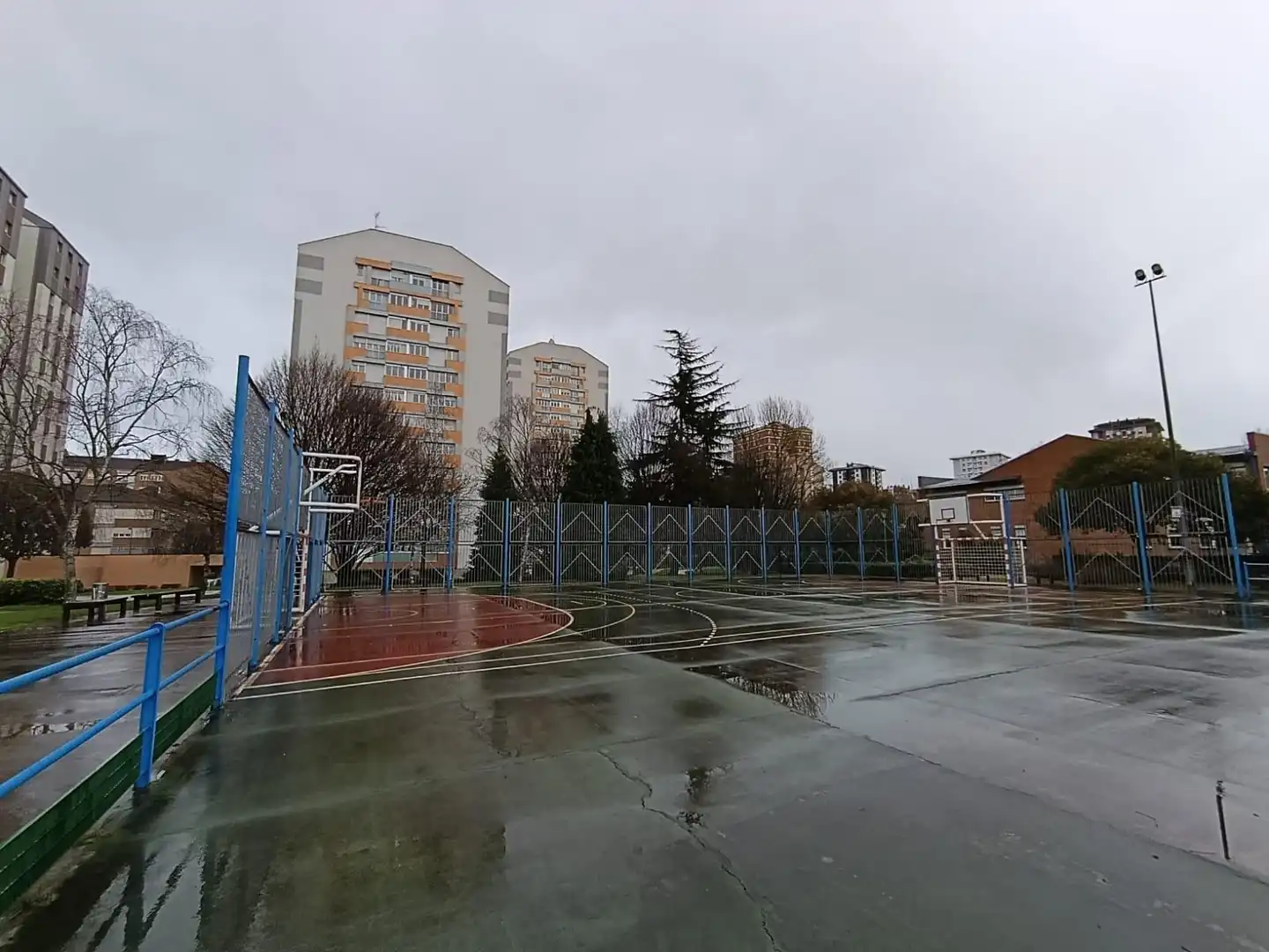 Aparcament de Pis en venda en Gijón  amb Calefacció, Parquet i Traster