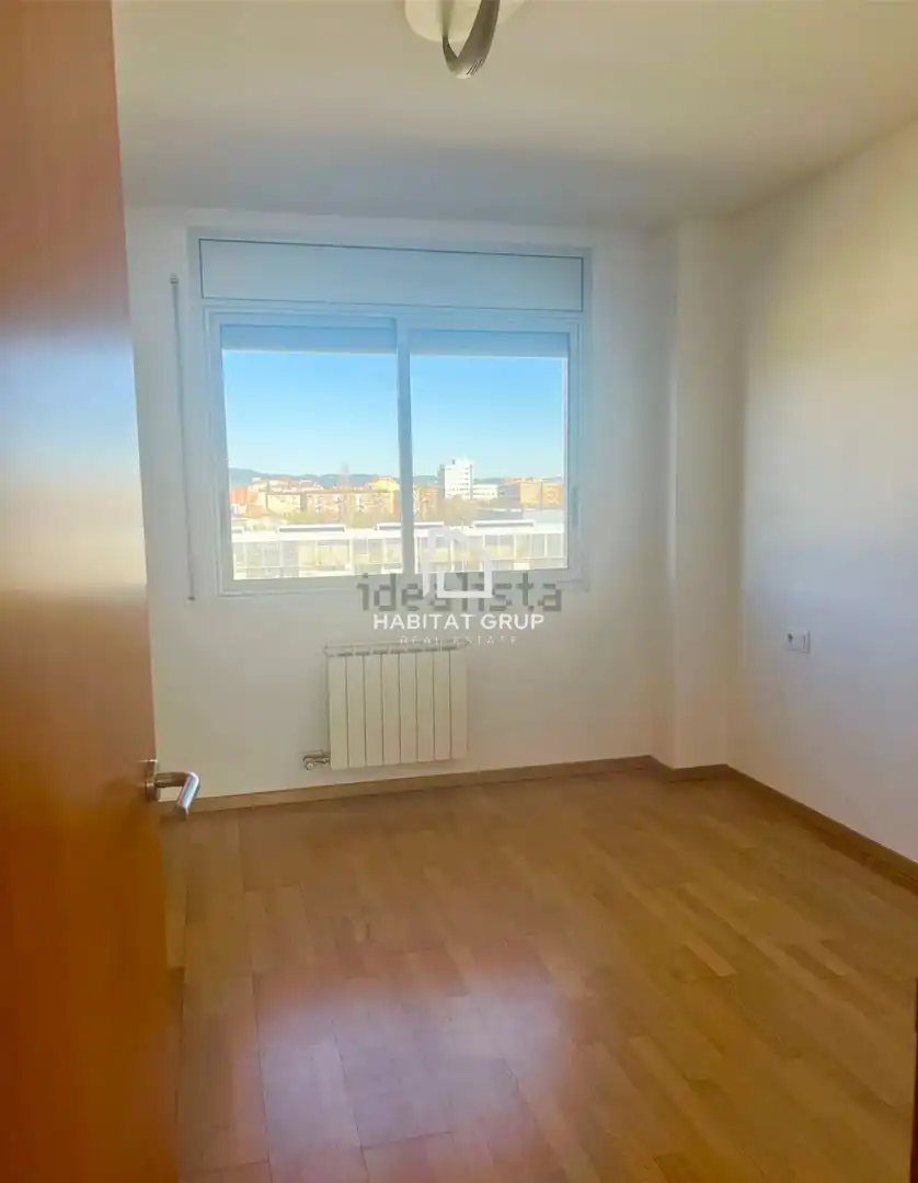 Schlafzimmer von Wohnung zum Verkauf in Salt mit Heizung und Terrasse