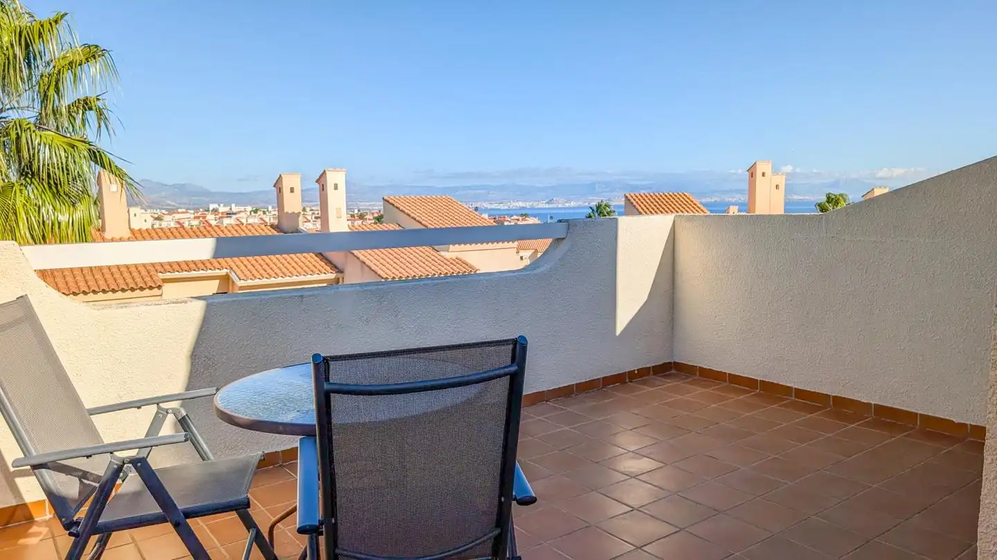 Casa adosada en venda a Escandinavia, Gran Vista - Olivo de Oro