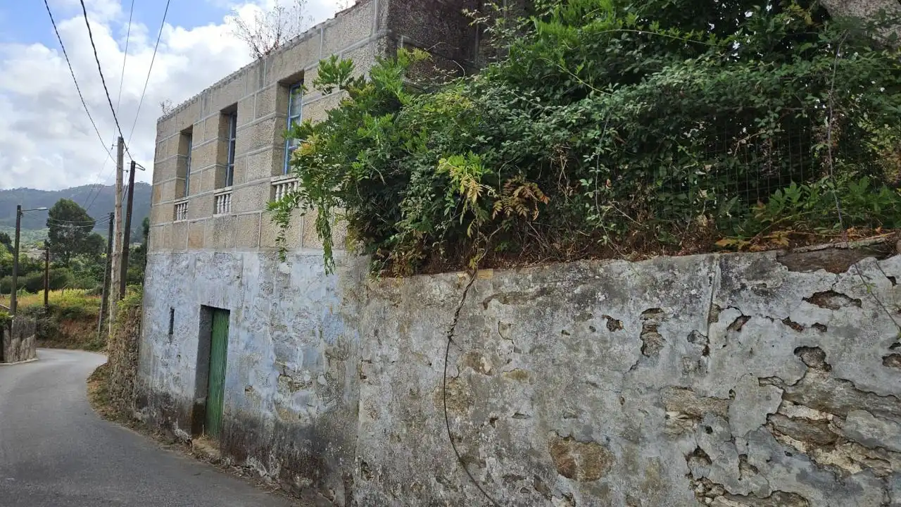 Vista exterior de Casa o xalet en venda en O Porriño   amb Calefacció, Jardí privat i Traster