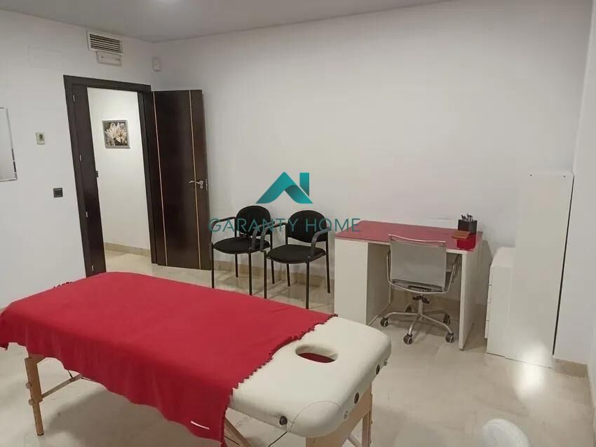 Dormitori de Oficina de lloguer en Estepona amb Aire condicionat