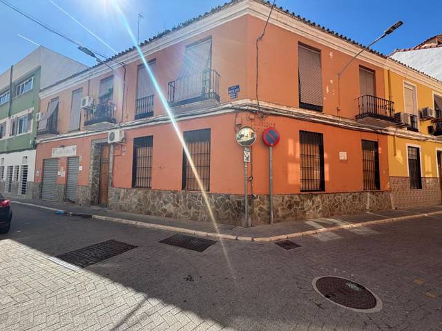 Edificio en Venta en  Calle Huerta del Obispo en Perchel Norte