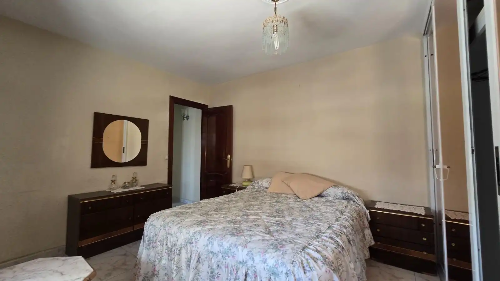 Bedroom of Apartments for sale in Marbella  with Air Conditioner, Terrace and Furnished