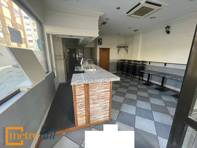 Local comercial en Venta en Calle Greco en Garrido Sur