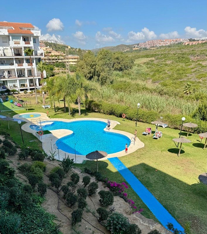 Piscina de Pis de lloguer en Manilva amb Aire condicionat, Calefacció i Jardí privat