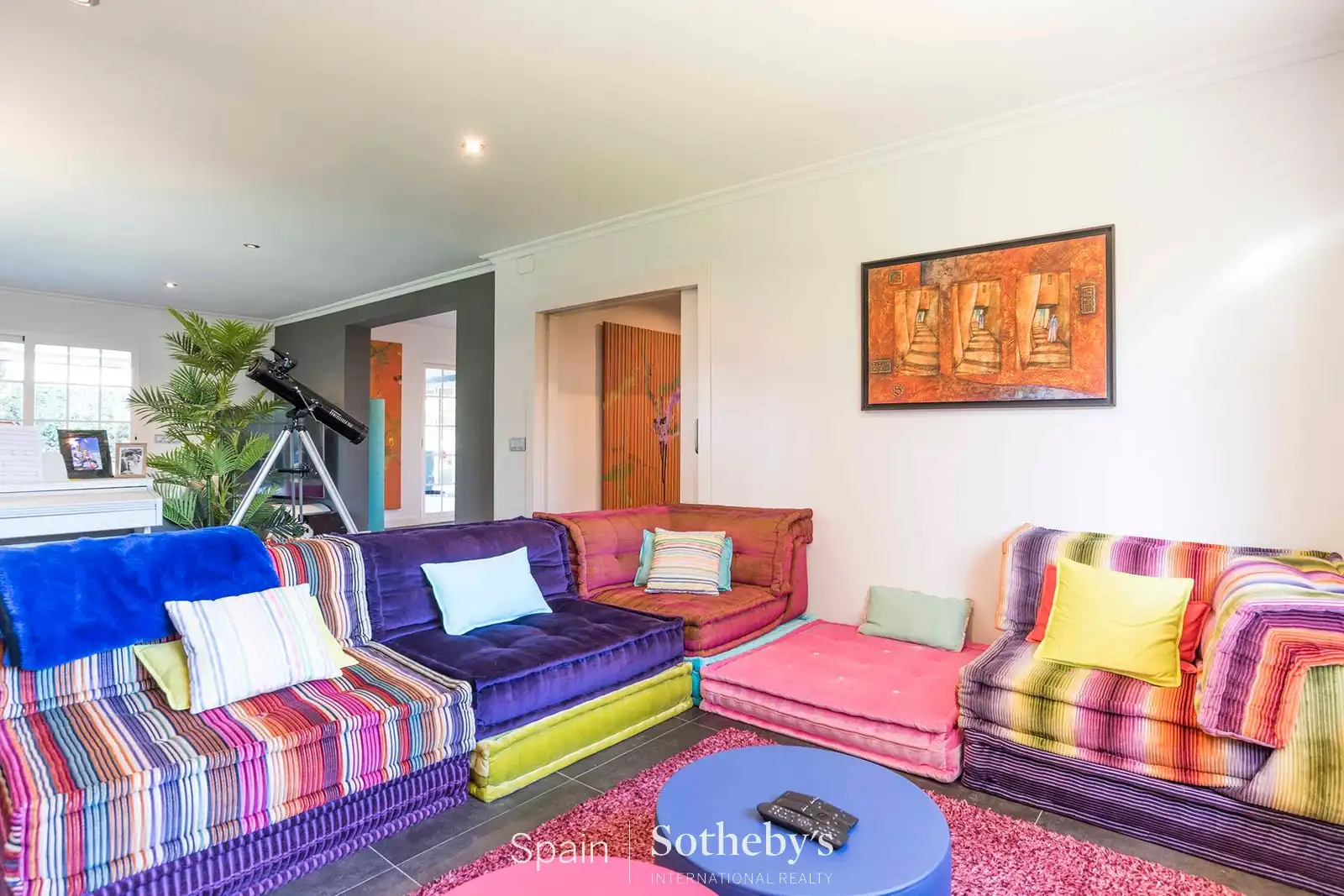 Living room of Houses for sale in La Moraleja  with Air Conditioner, Heating and Private garden