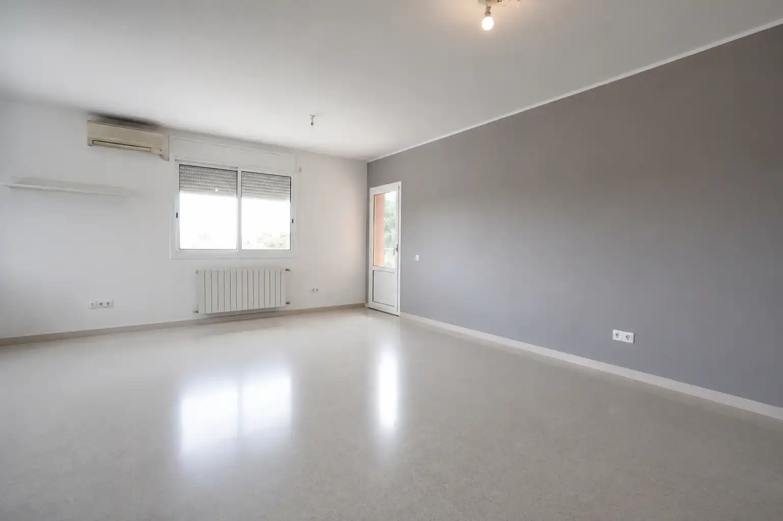 Living room of Flat for sale in Vinyols i els Arcs  with Air Conditioner, Terrace and Storage room