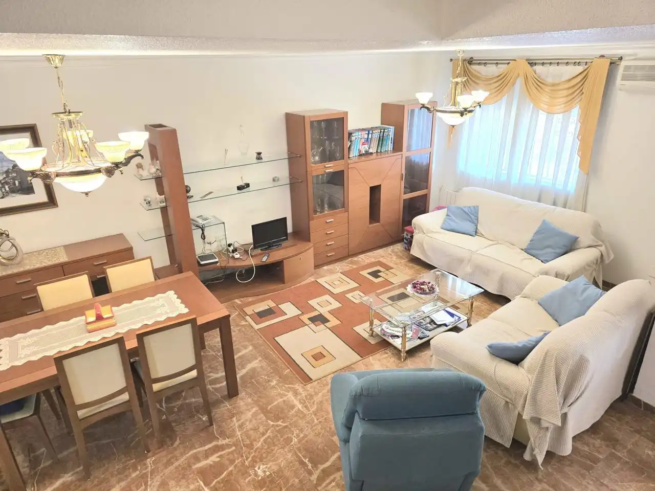 Wohnzimmer von Einfamilien-Reihenhaus zum Verkauf in Huércal-Overa mit Klimaanlage, Heizung und Terrasse