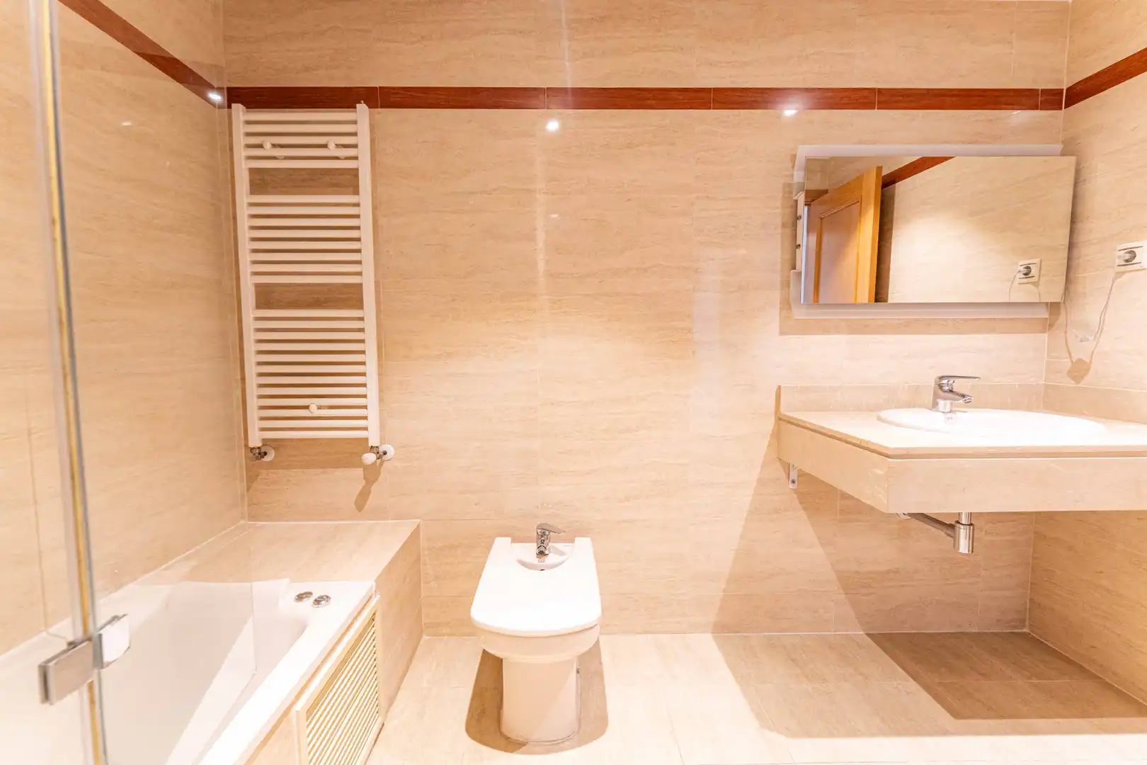 Bathroom of Flat for sale in Arroyomolinos (Madrid)  with Air Conditioner, Heating and Private garden