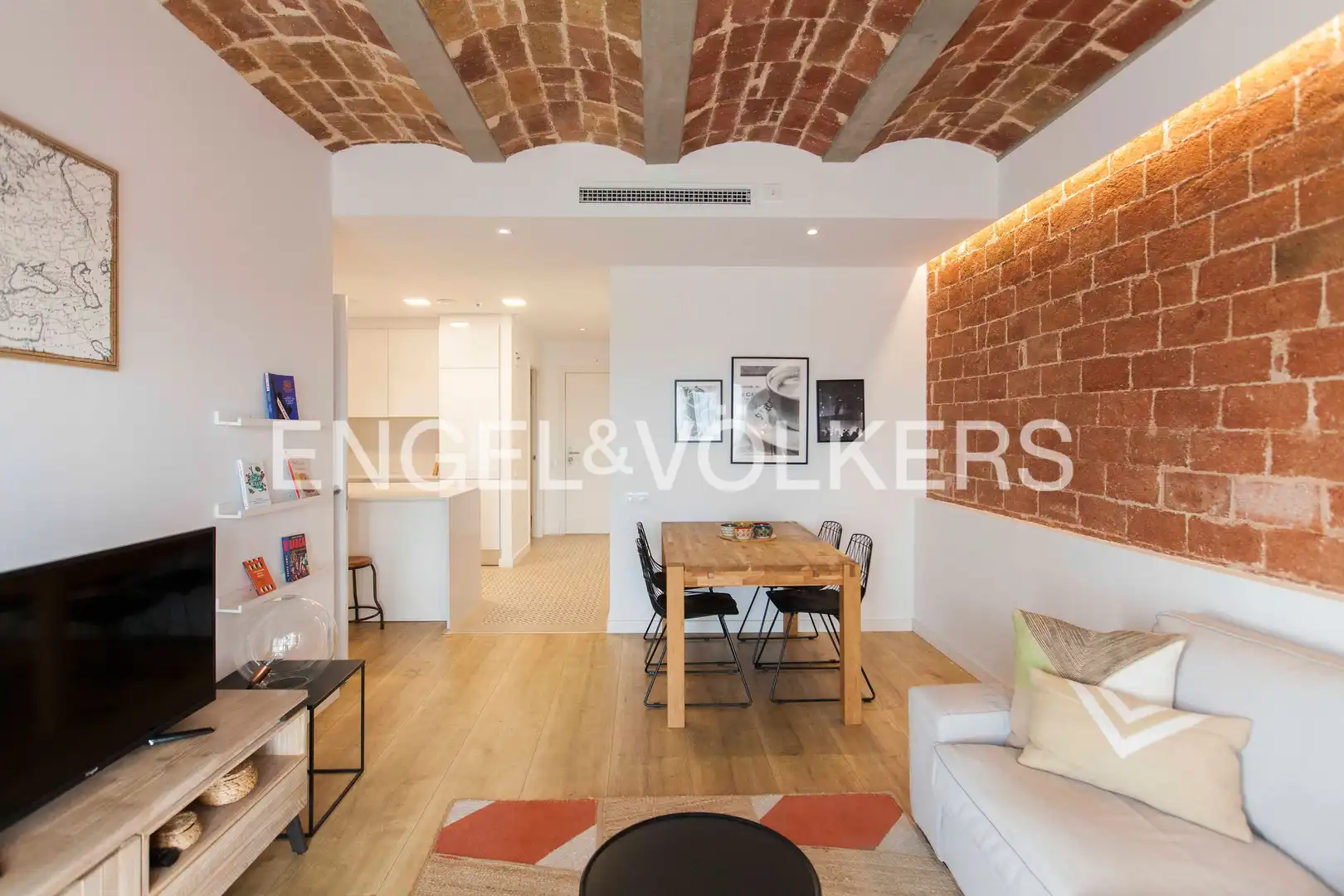 Sala d'estar de Pis en venda en Barcelona amb Aire condicionat, Calefacció i Parquet