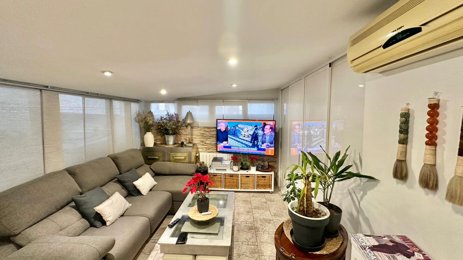 Living room of Flat for sale in  Madrid Capital  with Air Conditioner, Heating and Private garden