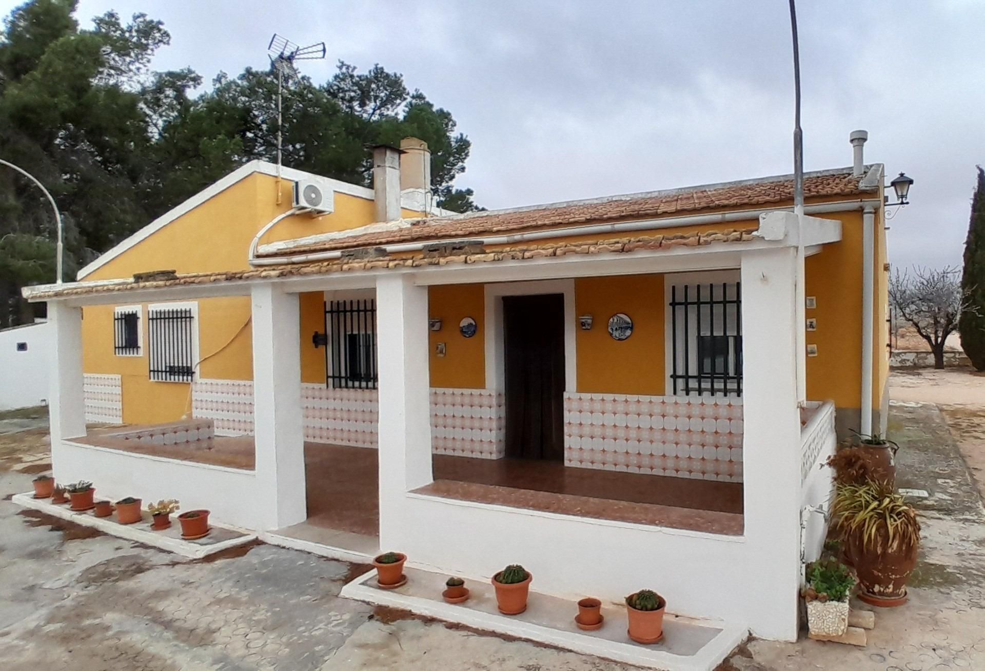 Exterior view of House or chalet for sale in Yecla  with Air Conditioner, Private garden and Storage room