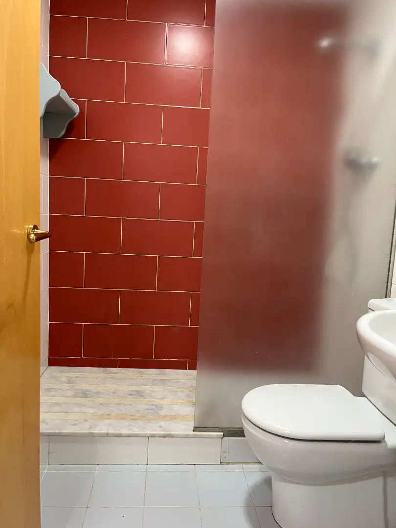 Baño de Piso en venta en Girona con Calefacción