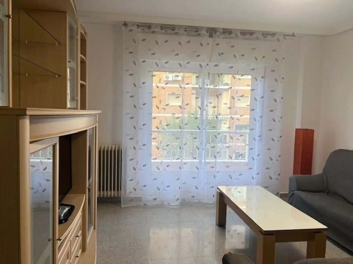 Flat with lift to rent in Avenida Primero de Mayo 94