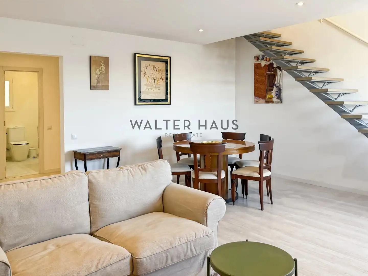 Sala de estar de Dúplex en venta en Barcelona con Aire acondicionado y Amueblado