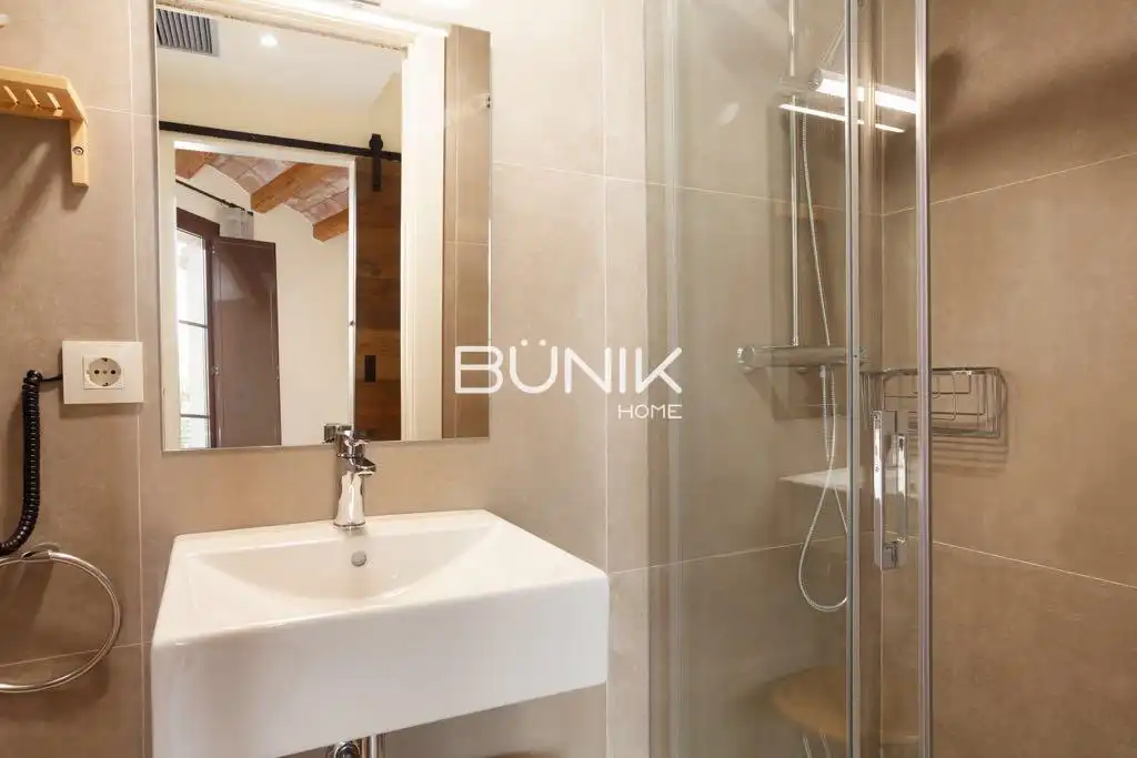 Bathroom of Flat for rent in Barcelona  with Air Conditioner, Heating and Parquet flooring