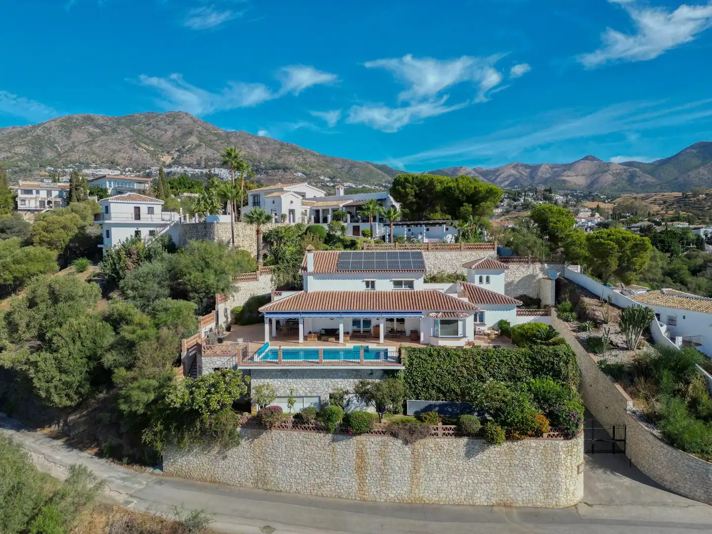 Vista exterior de Casa o chalet en venta en Mijas con Aire acondicionado, Jardín privado y Terraza