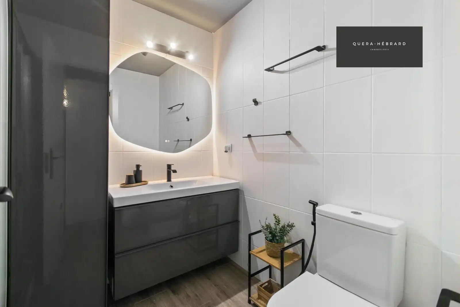 Badezimmer von Dachboden zum Verkauf in Rubí mit Klimaanlage, Heizung und Parkett