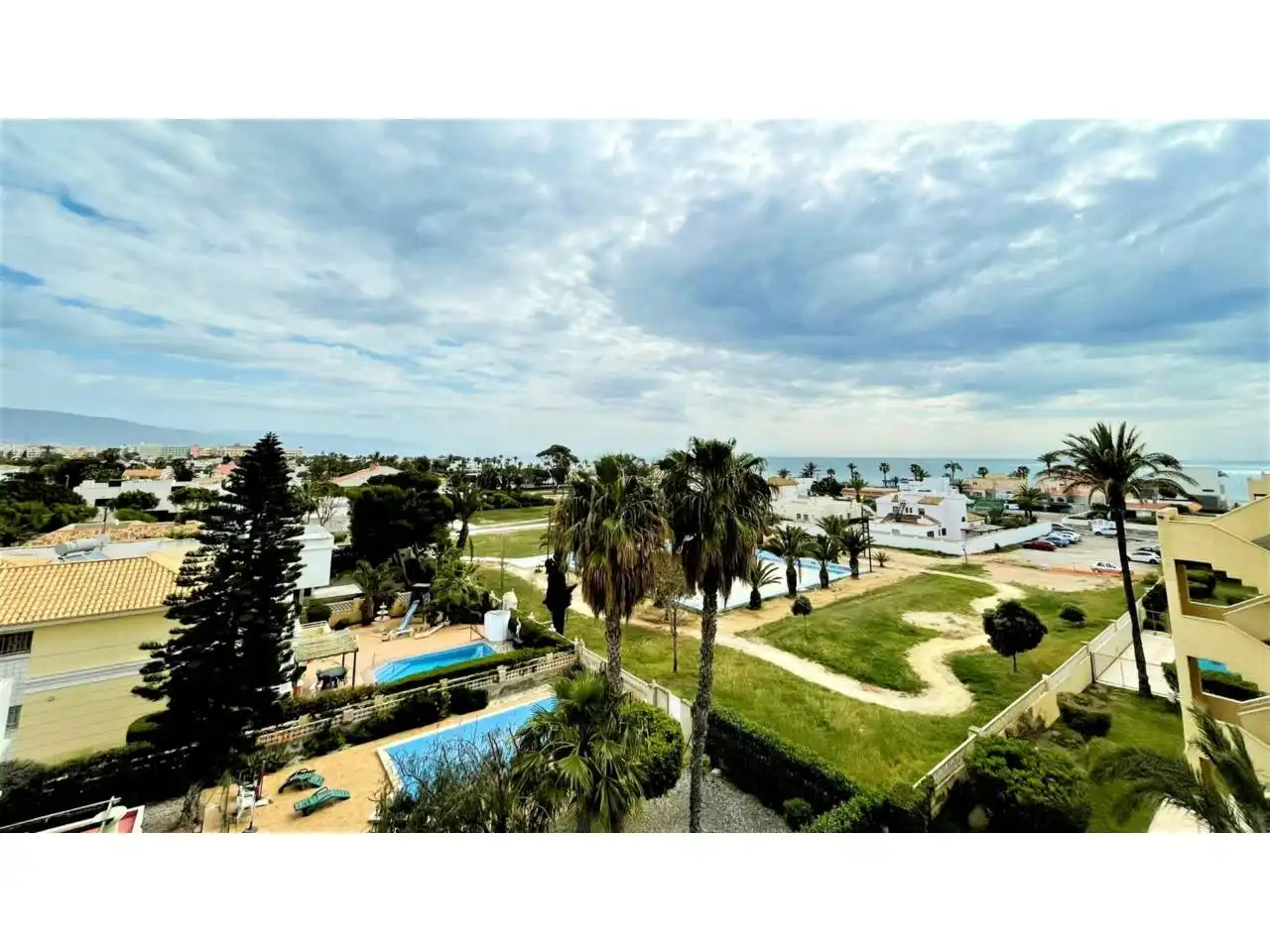 Vista exterior de Piso en venta en Roquetas de Mar con Aire acondicionado, Calefacción y Parquet