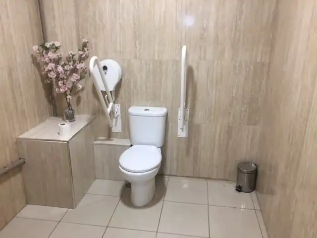 Baño de Local en traspaso en Manresa con Aire acondicionado, Calefacción y Amueblado