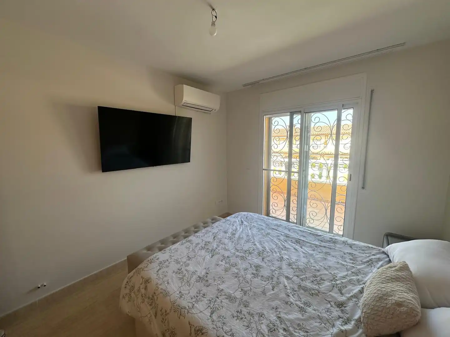 Dormitori de Casa adosada en venda en Mont-roig del Camp amb Aire condicionat, Terrassa i Moblat