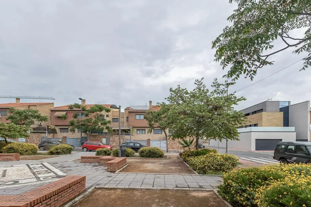 Detached homes for sale in Poniente