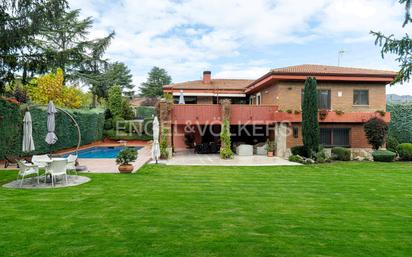 Exterior view of House or chalet for sale in Majadahonda  with Air Conditioner, Heating and Private garden