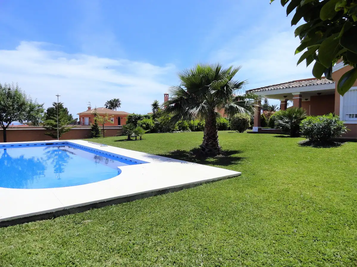 Casa amb piscina en venda a Estepona Pueblo