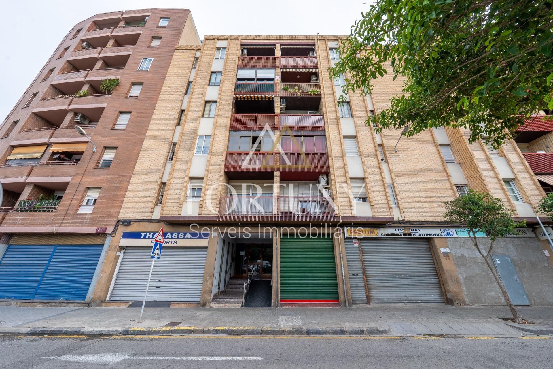 Vista exterior de Pis en venda en Reus amb Terrassa i Balcó