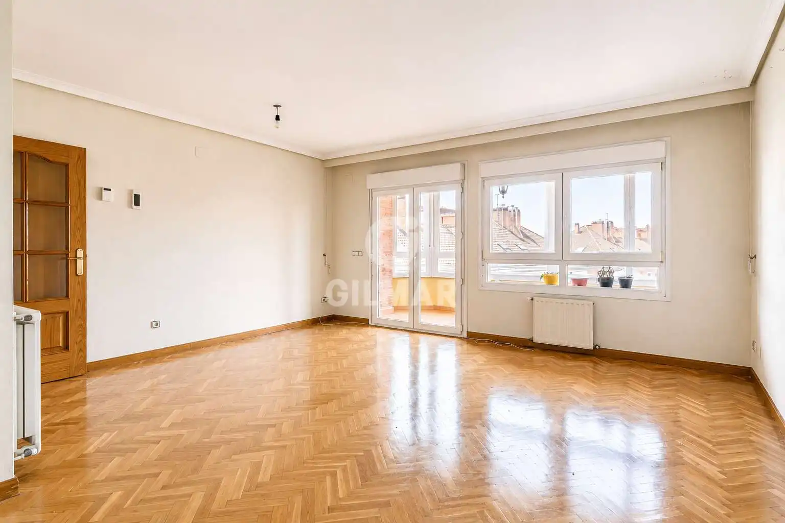 Living room of Flat for sale in Boadilla del Monte  with Heating, Private garden and Storage room