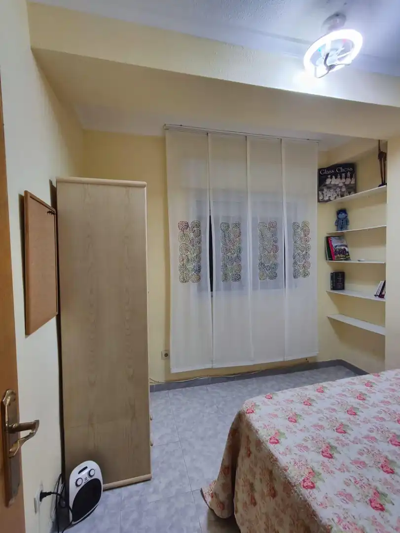 Dormitori de Apartament de lloguer en Torrevieja amb Aire condicionat, Calefacció i Terrassa