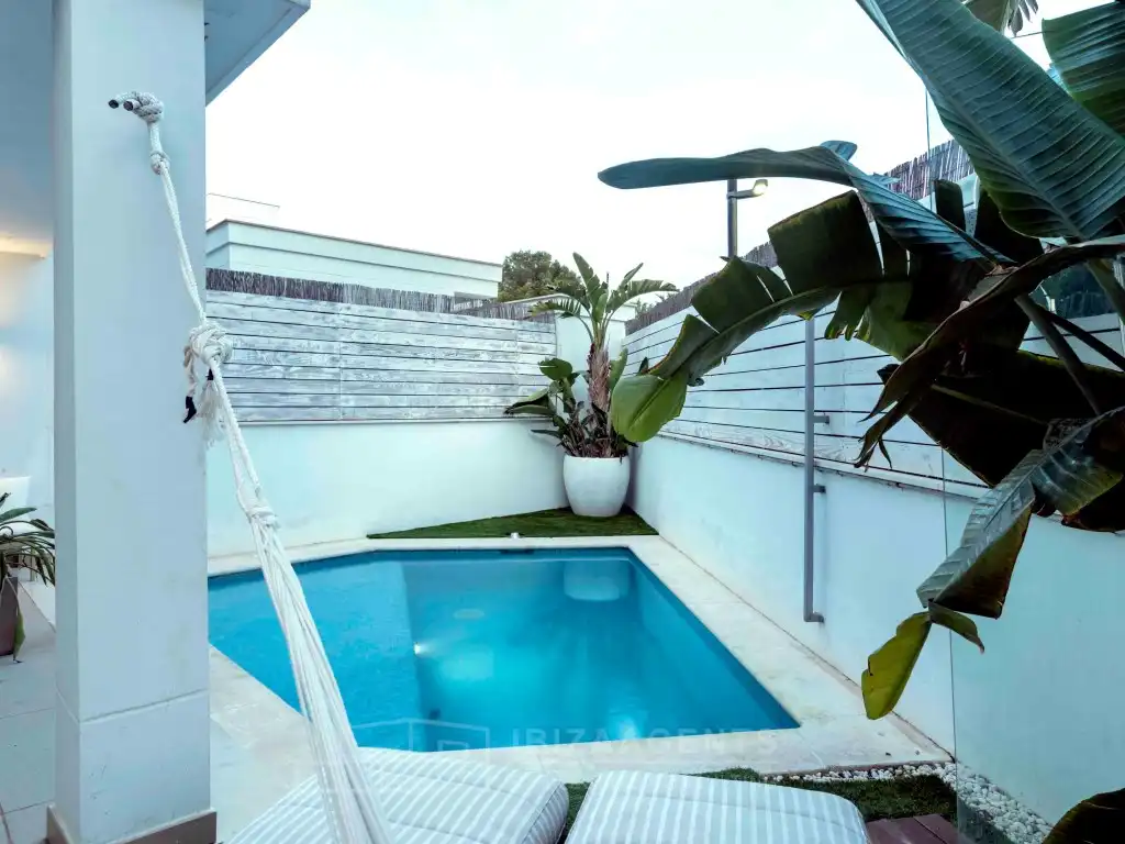 Piscina de Dúplex en venta en Eivissa con Aire acondicionado, Jardín privado y Terraza