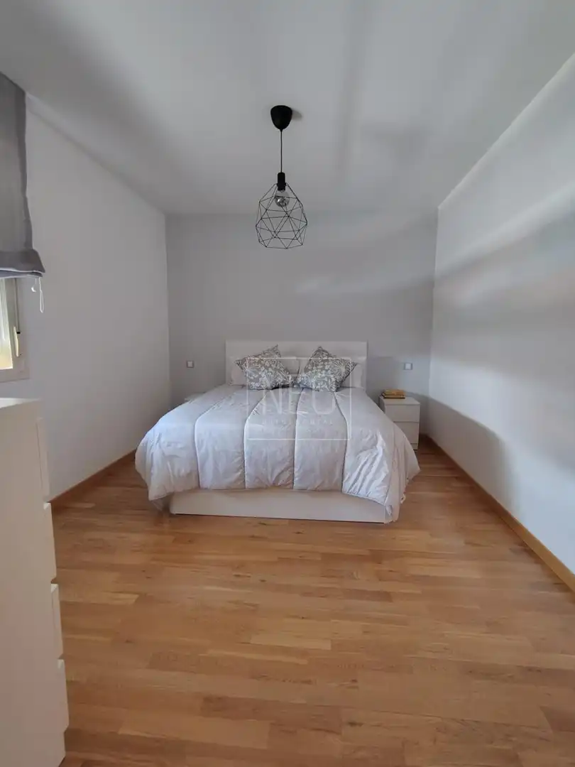 Habitación de Casa adosada en venta en Villalbilla con Aire acondicionado, Calefacción y Jardín privado