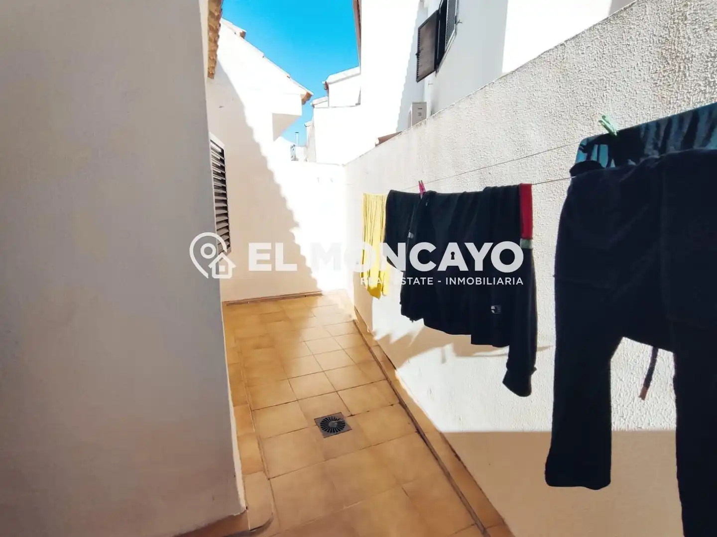 Casa adosada en venda en Guardamar del Segura amb Terrassa, Traster i Moblat