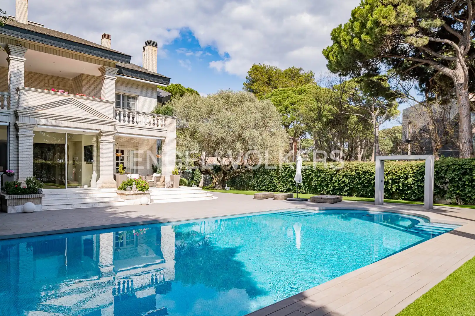 Vista exterior de Casa o xalet en venda en Castelldefels amb Aire condicionat, Calefacció i Jardí privat