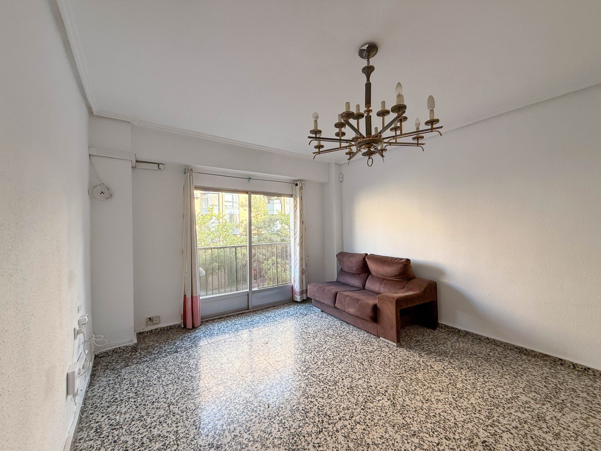 Living room of Flat for sale in  Valencia Capital  with Air Conditioner and Balcony