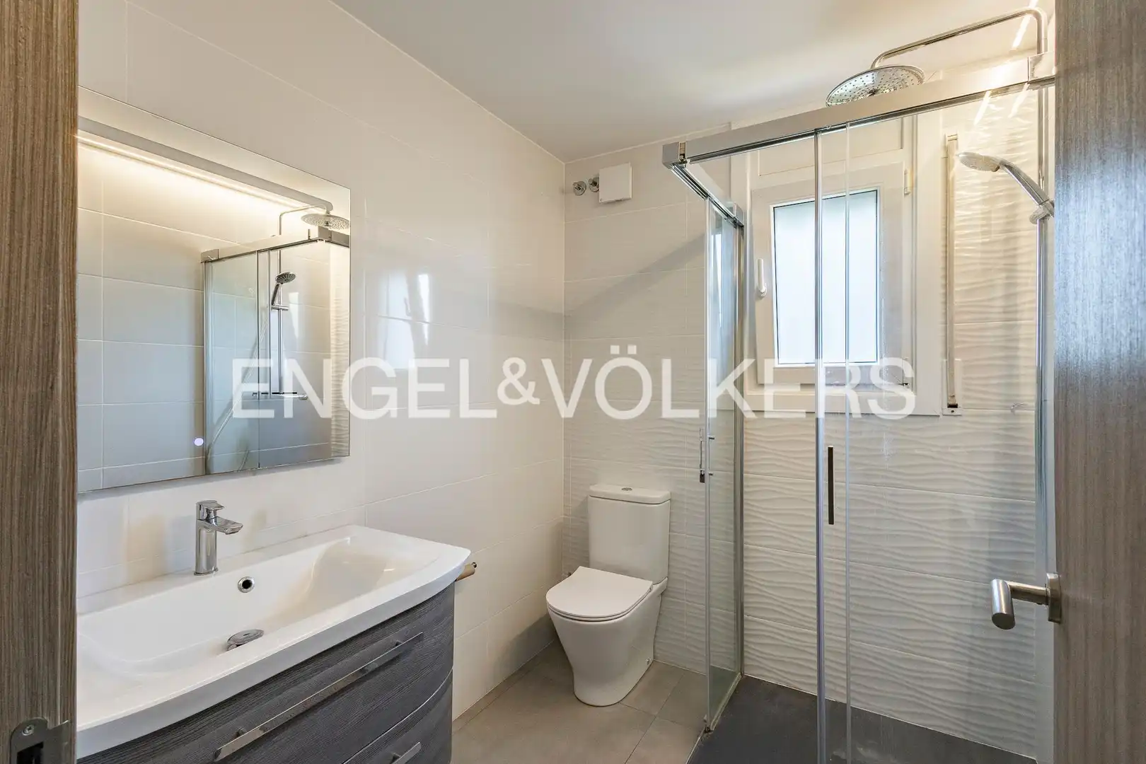 Bathroom of Houses for sale in Castelldefels  with Air Conditioner, Heating and Swimming Pool