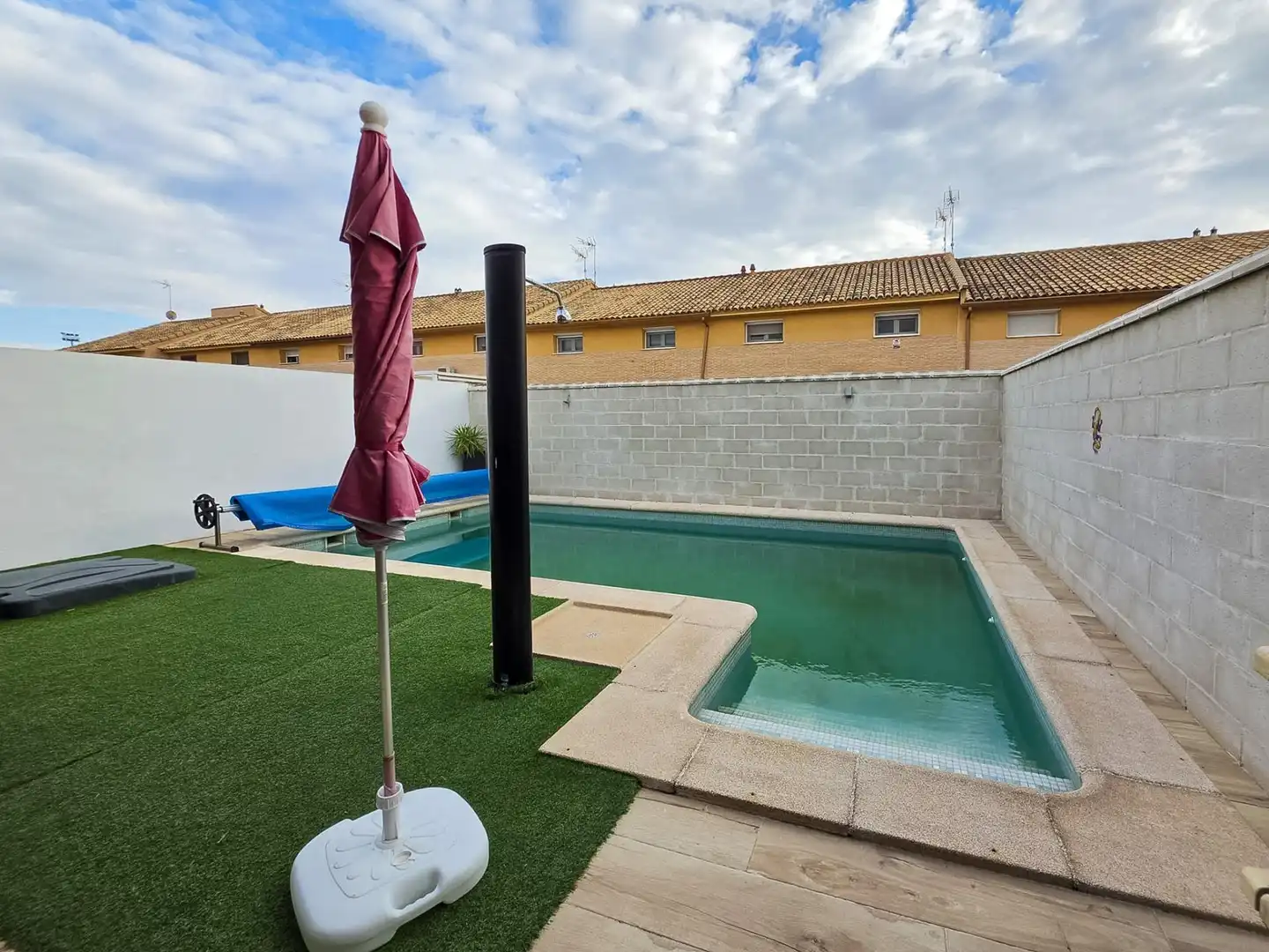 Swimming pool of Detached homes for sale in Carranque, Toledo