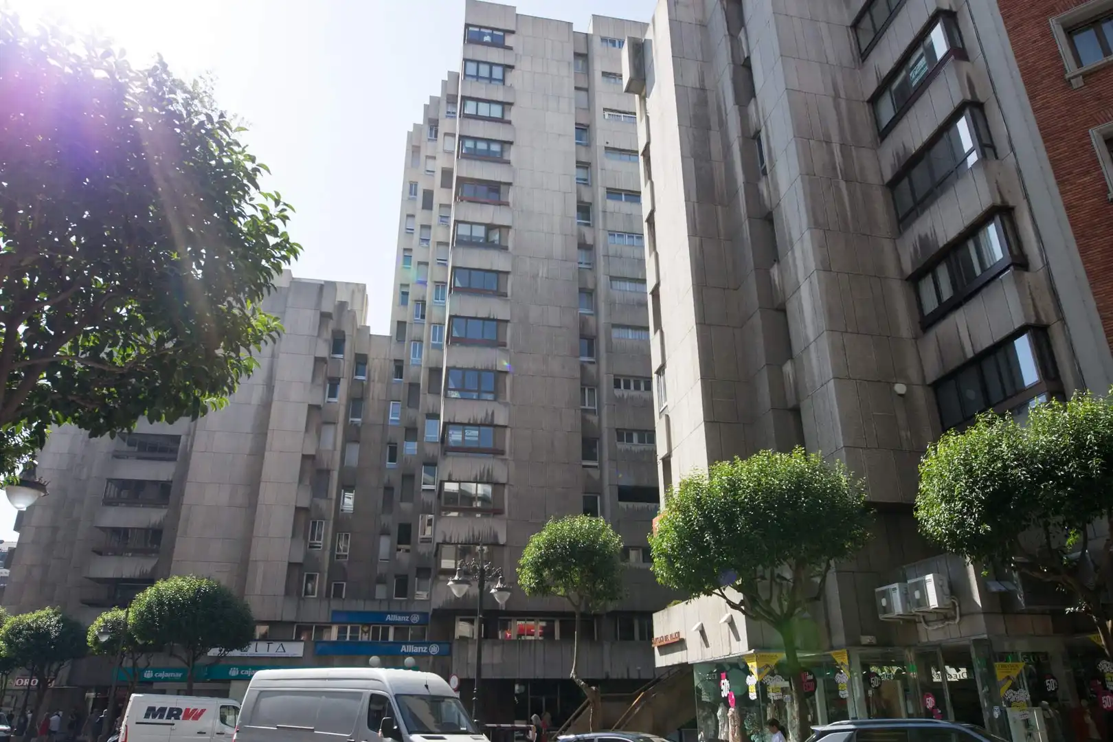Vista exterior de Pis en venda en León Capital  amb Terrassa i Traster